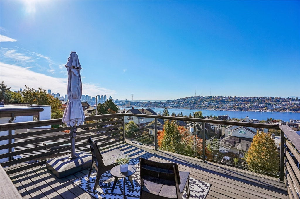 Photo of 2220 Broadway E, Seattle, WA 98102 (MLS # 2596067)