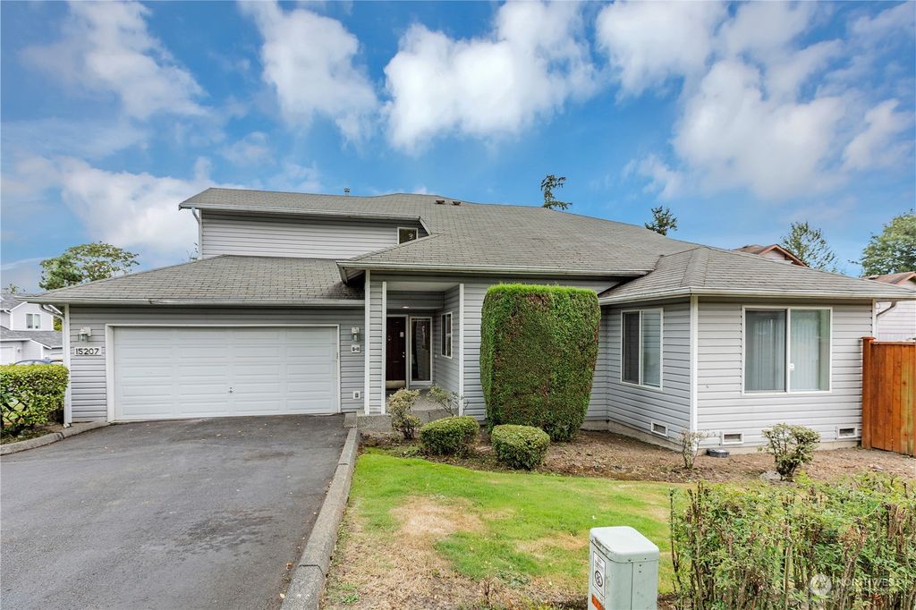 Photo of 15207 Admiralty Way #D11, Lynnwood, WA 98087 (MLS # 2278357)
