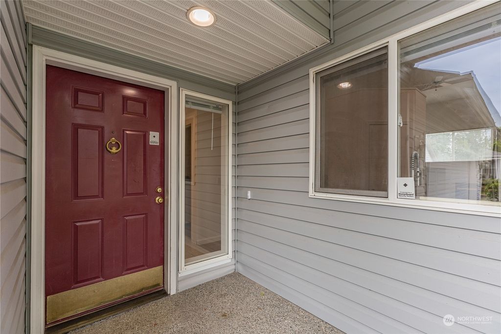 Photo of 15207 Admiralty Way #D11, Lynnwood, WA 98087 (MLS # 2278357)