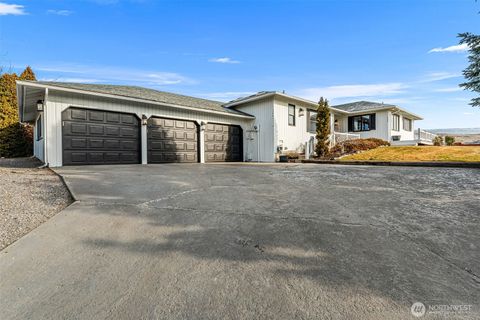 Photo of 106 Heather Lane, Wenatchee, WA 98801 (MLS # 2476544)