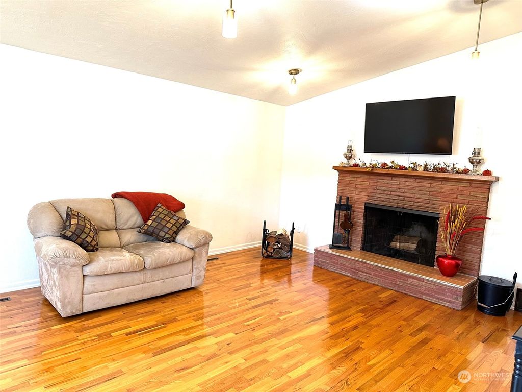 listing image 9361955025609742631