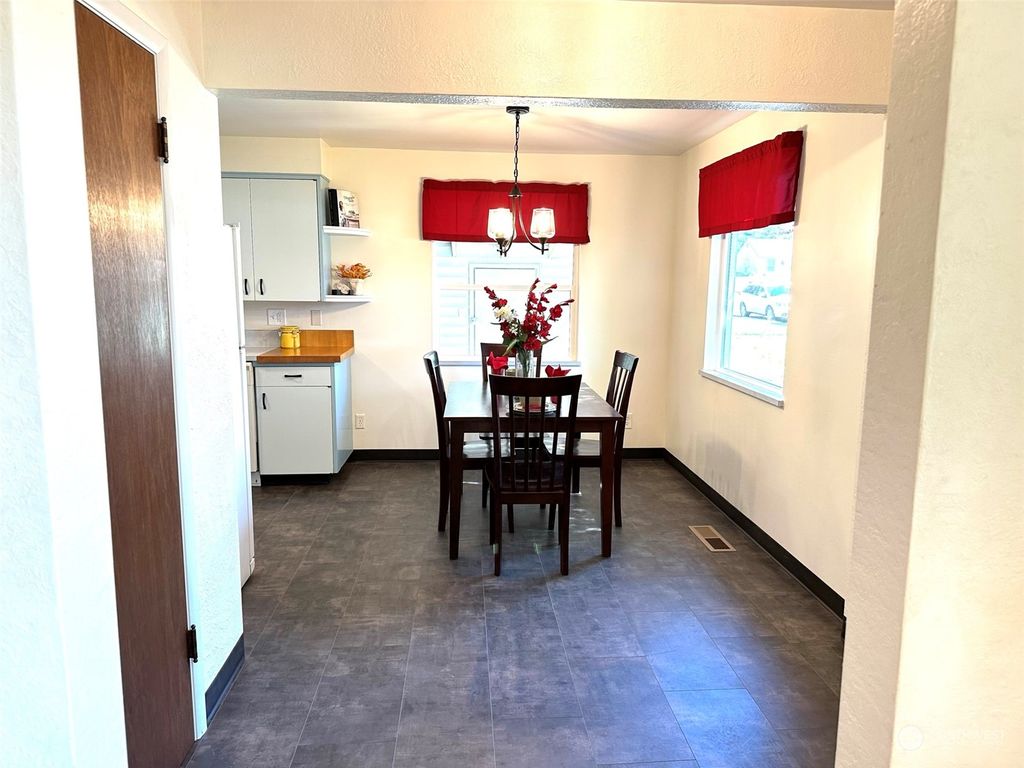 listing image 9366872910604895356
