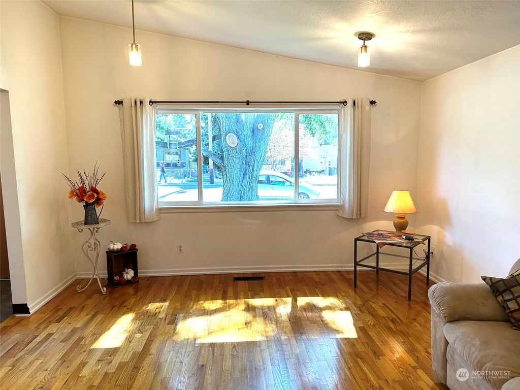 listing image 9365094347604682352