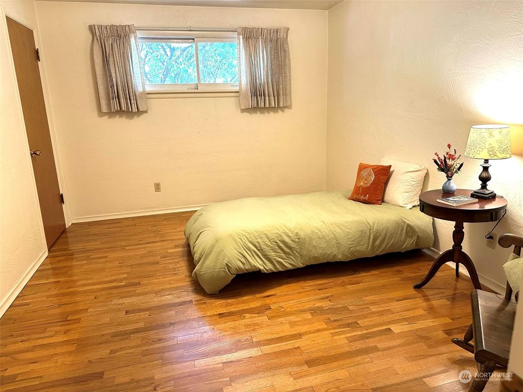 listing image 9369225221993720710