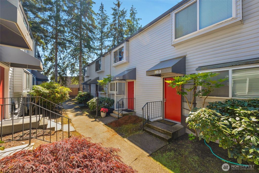 Photo of 105 146th Avenue SE #E2, Bellevue, WA 98007 (MLS # 2456832)
