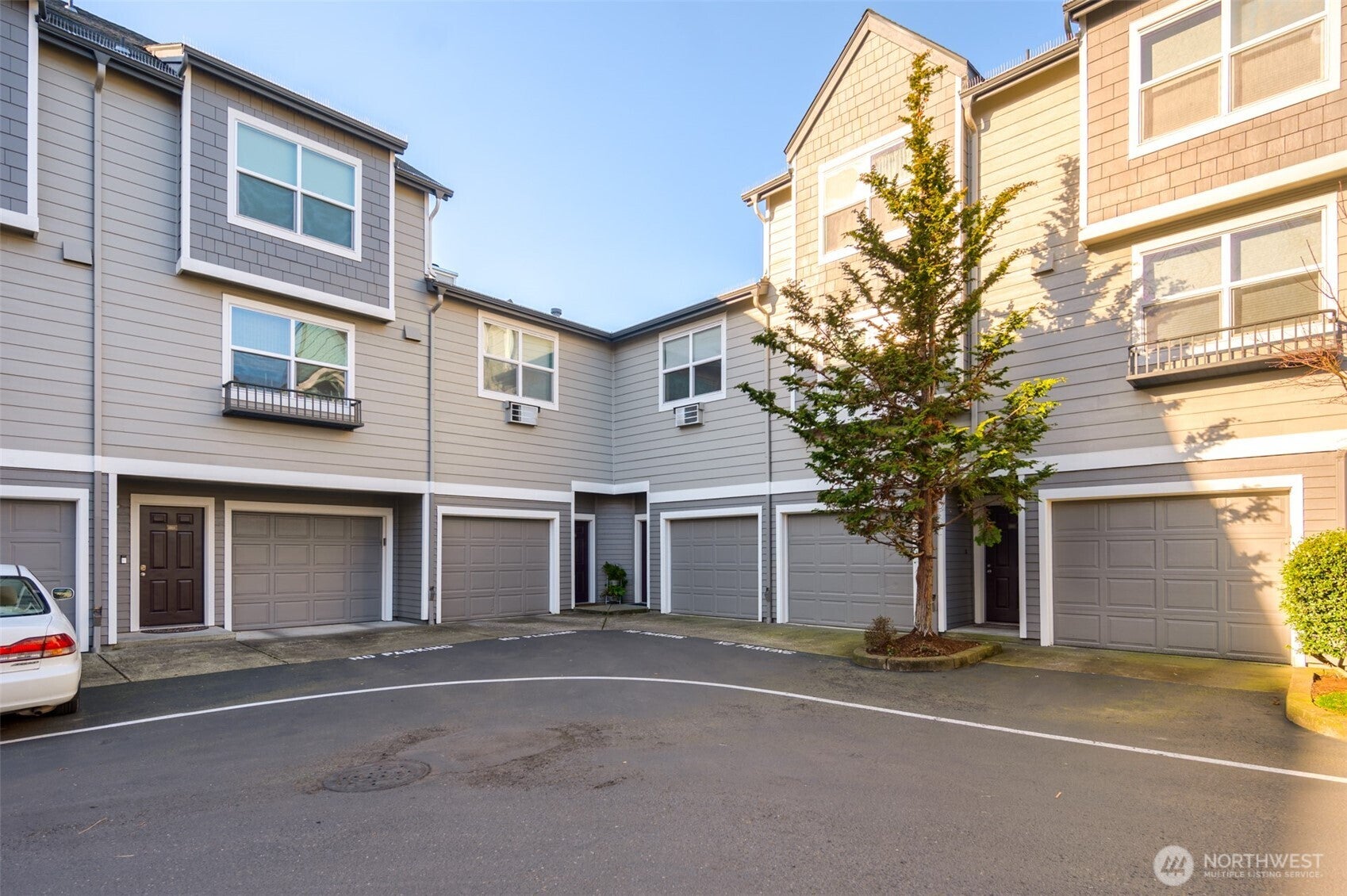 738 SE Fairwinds Loop