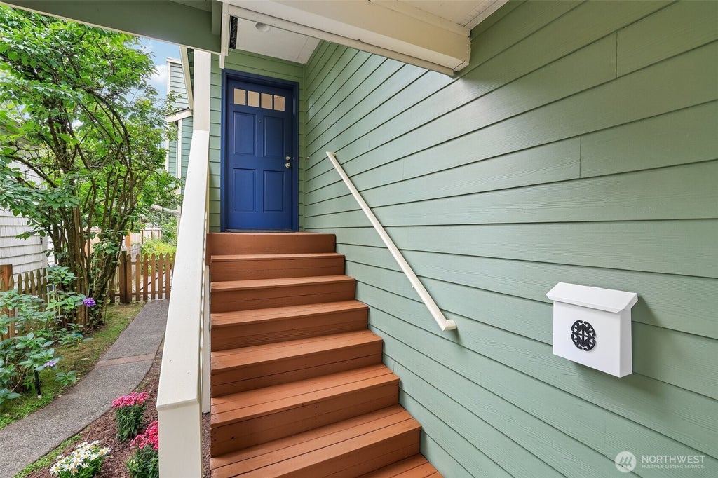 Photo of 317 NE 91st Street, Seattle, WA 98115 (MLS # 2552789)