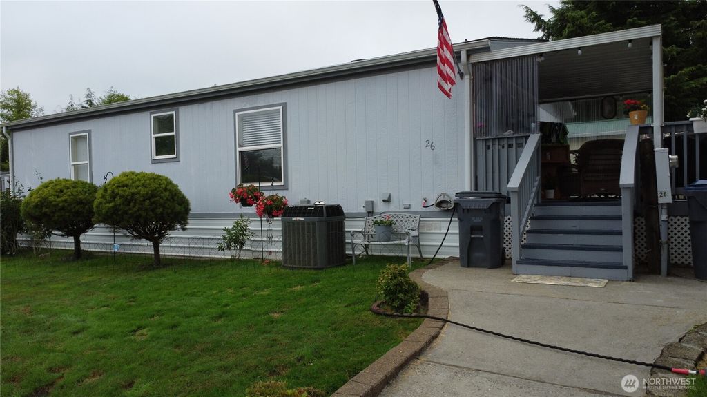 Photo of 1019 Stanford Dr Dr #26, Cosmopolis, WA 98537 (MLS # 2495788)