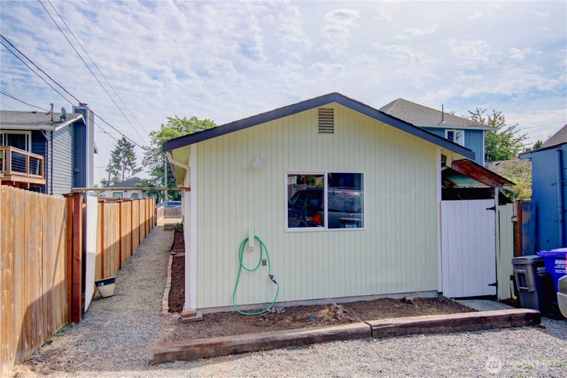 2524 Walnut Street