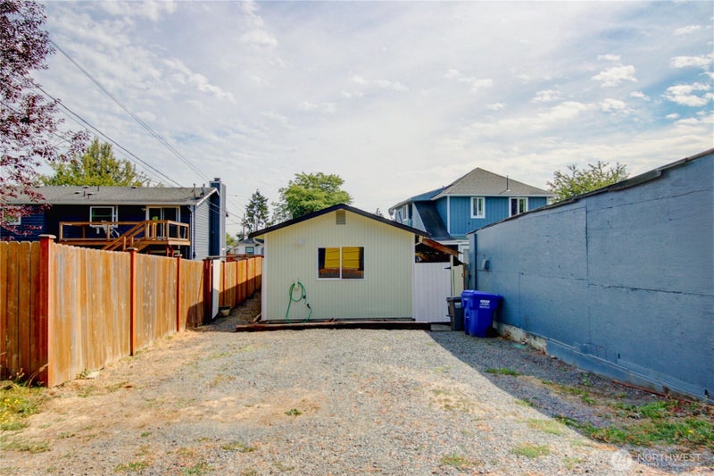 2524 Walnut Street