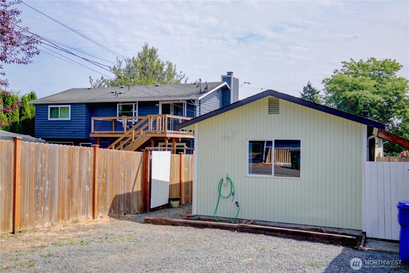 2524 Walnut Street