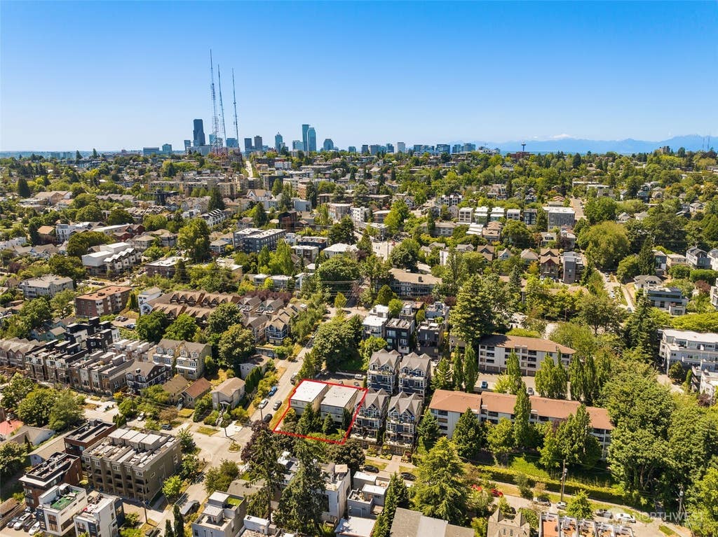 Photo of 205 26th Avenue E, Seattle, WA 98112 (MLS # 2552318)