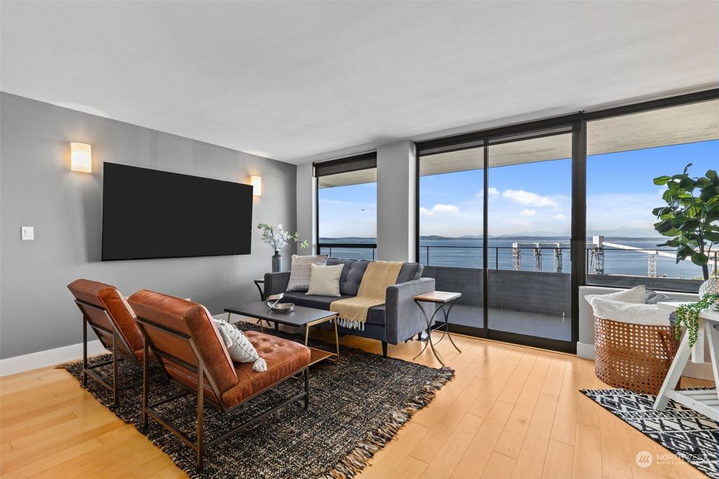 Photo of 521 5th Avenue W #903, Seattle, WA 98119 (MLS # 2151802)