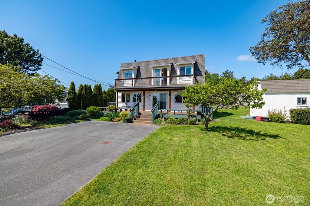 Photo of 977 Moonraker Drive, Freeland, WA 98249 (MLS # 2518593)