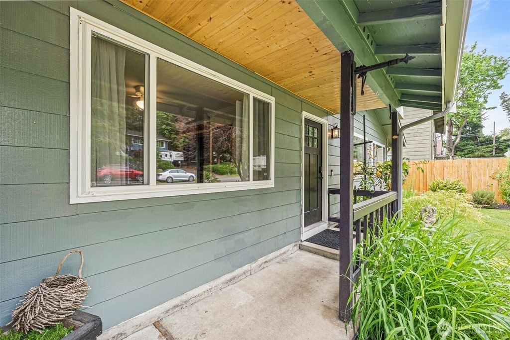 Photo of 28717 15th Avenue S, Federal Way, WA 98003 (MLS # 2377951)