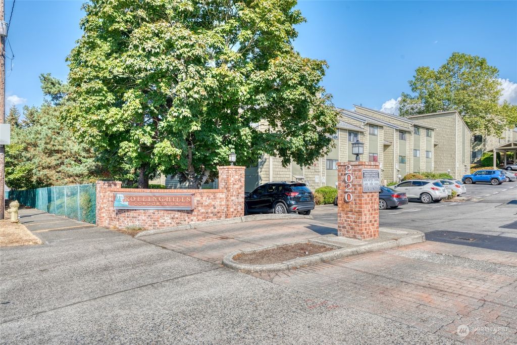 Photo of 2020 Grant Avenue S #D301, Renton, WA 98055 (MLS # 2004426)