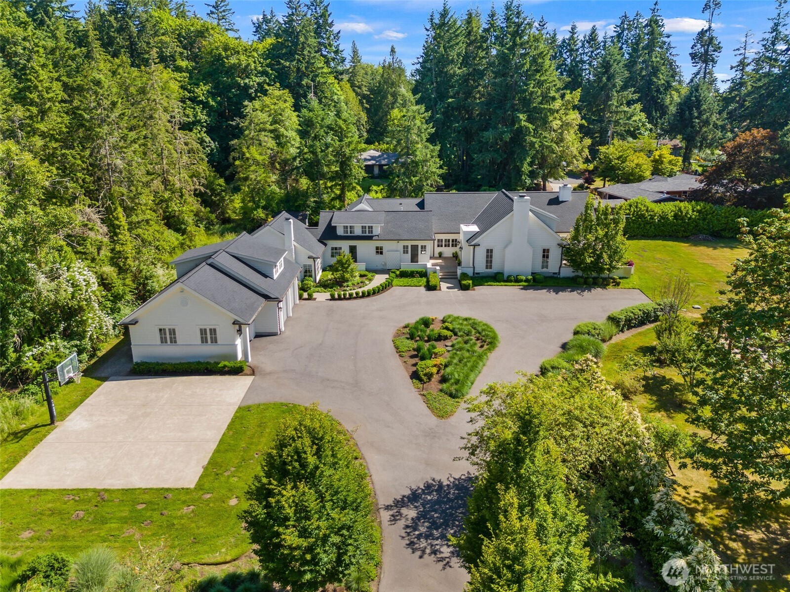 303 39th Ave NE