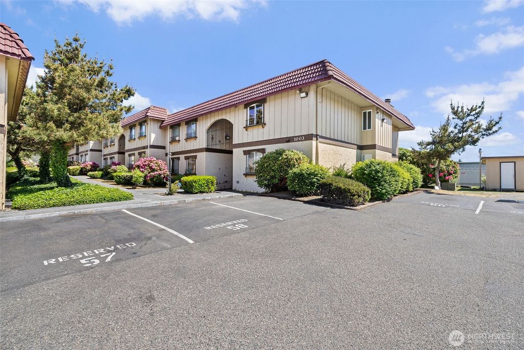Photo of 1003 S Pearl Street #B15, Tacoma, WA 98465 (MLS # 2525567)