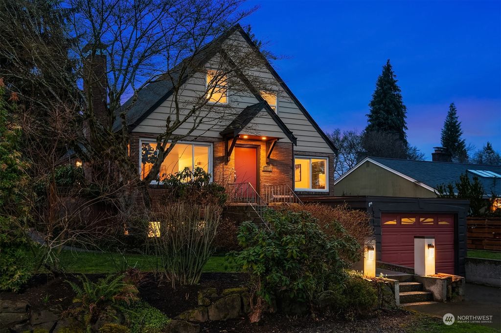 Photo of 10019 32nd Avenue NE, Seattle, WA 98125 (MLS # 2204752)
