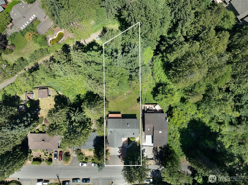 1226 NE Ballinger Place