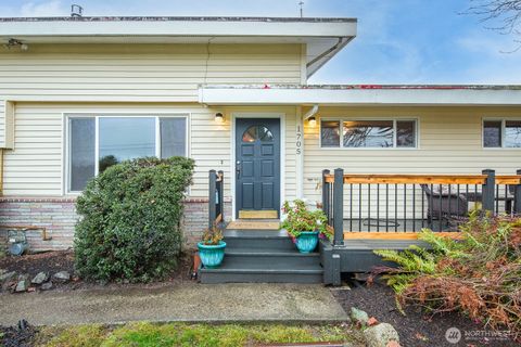 Photo of 1705 36th Street, Anacortes, WA 98221 (MLS # 2460174)