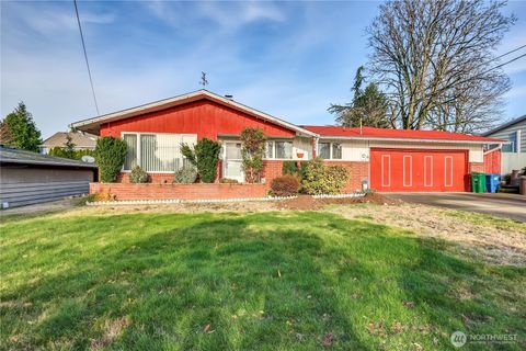 Photo of 5118 NE 3rd Street St, Renton, WA 98059 (MLS # 2460342)