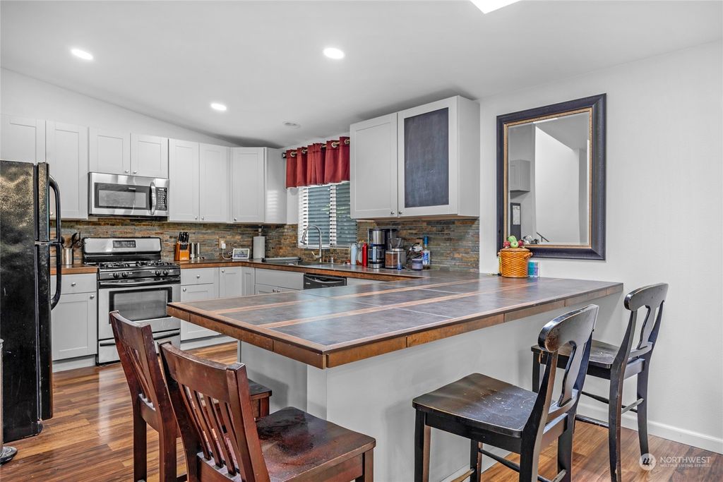 Photo of 2723 SW 349th Place, Federal Way, WA 98023 (MLS # 2246526)