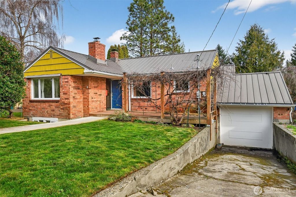 Photo of 6522 38th Avenue NE, Seattle, WA 98115 (MLS # 2485257)