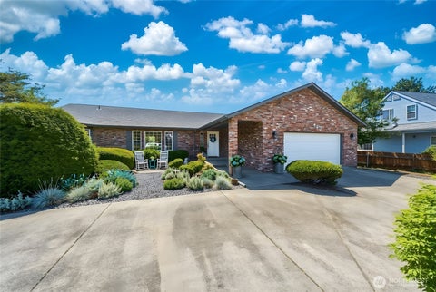 Photo of 860 SE Sentry Drive DR, College Place, WA 99324 (MLS # 2578595)