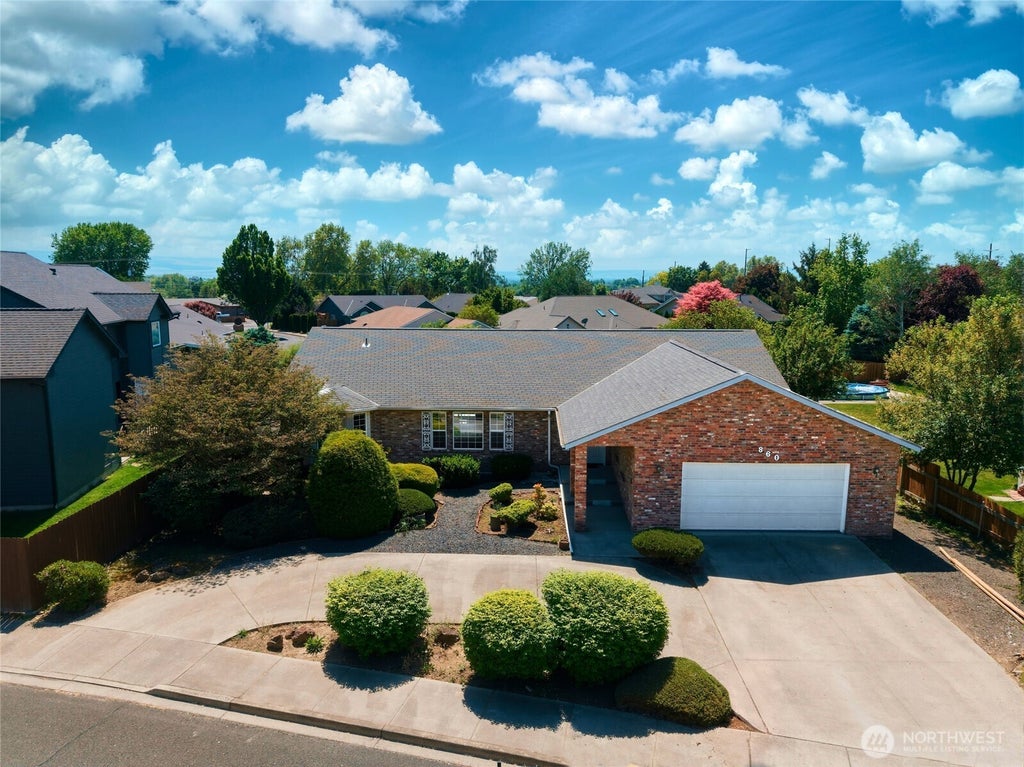 Photo of 860 SE Sentry Drive DR, College Place, WA 99324 (MLS # 2578595)