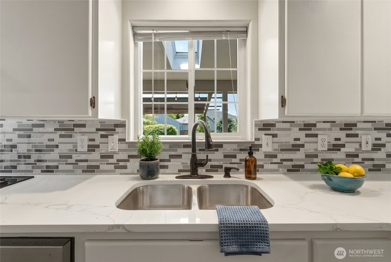 860 SE Sentry Drive