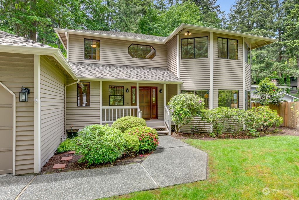 Photo of 19547 40th Place NE, Lake Forest Park, WA 98155 (MLS # 2241884)