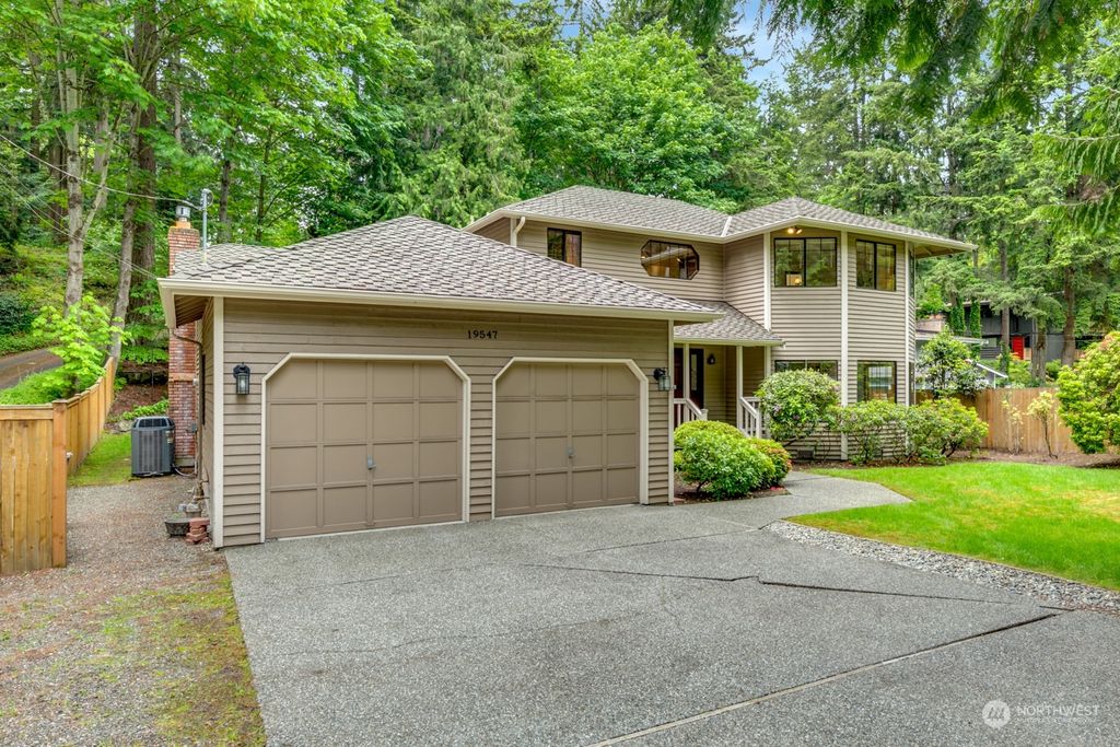 Photo of 19547 40th Place NE, Lake Forest Park, WA 98155 (MLS # 2241884)