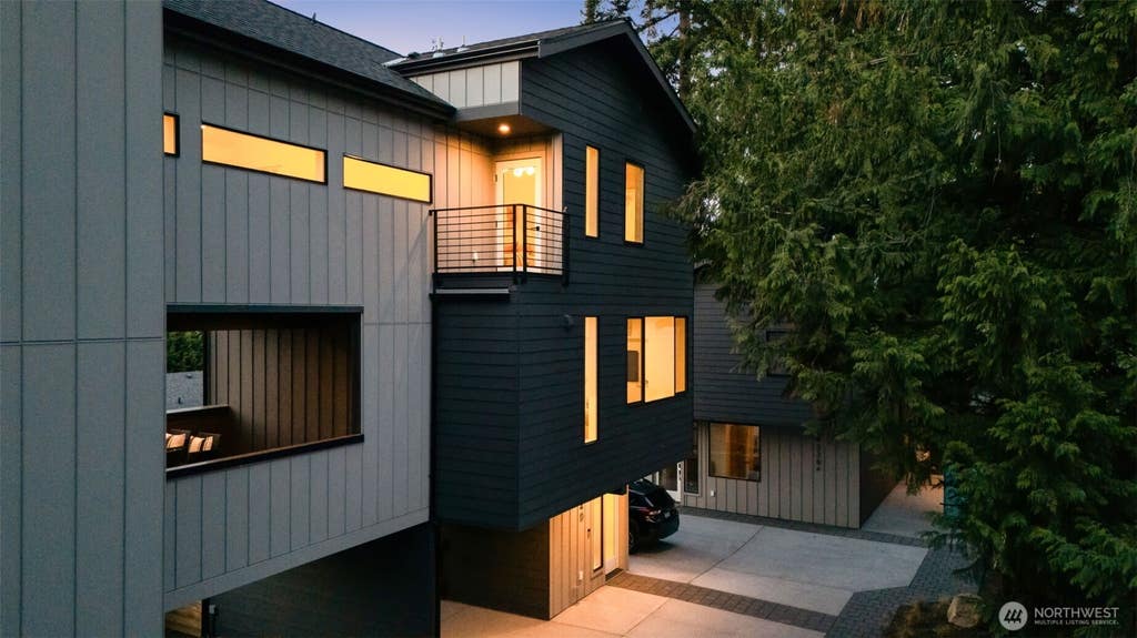 Photo of 14340 Bagley Avenue N, Seattle, WA 98133 (MLS # 2574803)