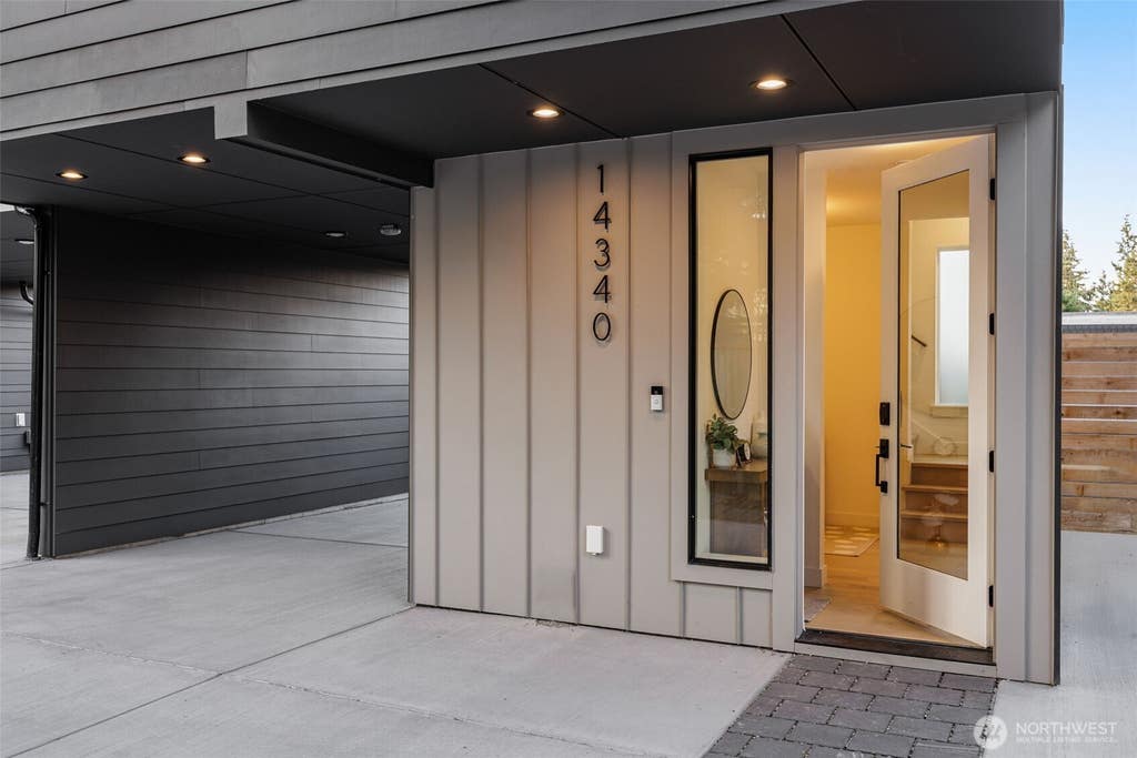 Photo of 14340 Bagley Avenue N, Seattle, WA 98133 (MLS # 2574803)