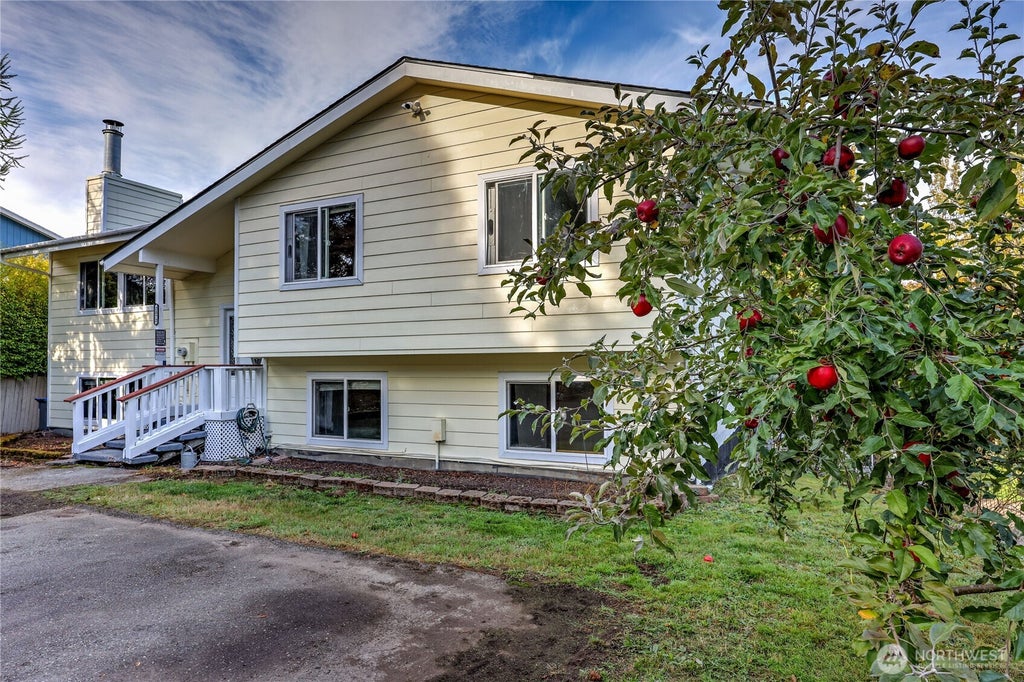 Photo of 2072 Sidney Avenue, Port Orchard, WA 98366 (MLS # 2591290)