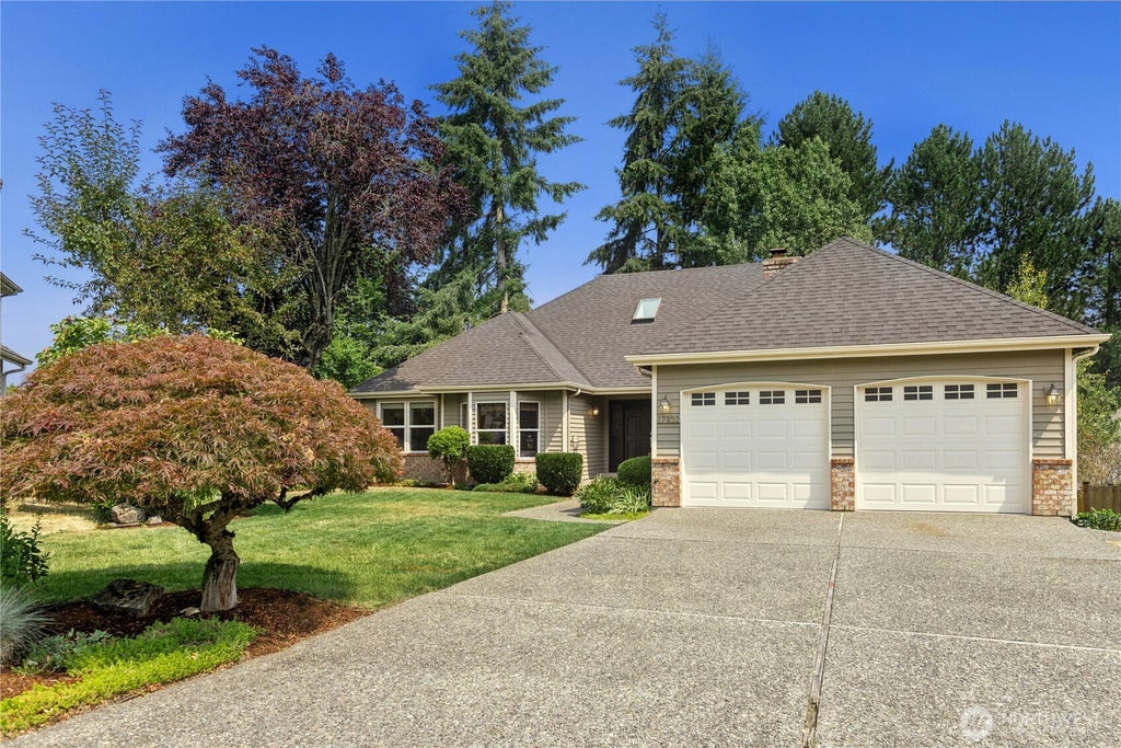 Photo of 17102 NE 37th Place, Bellevue, WA 98008 (MLS # 2565381)