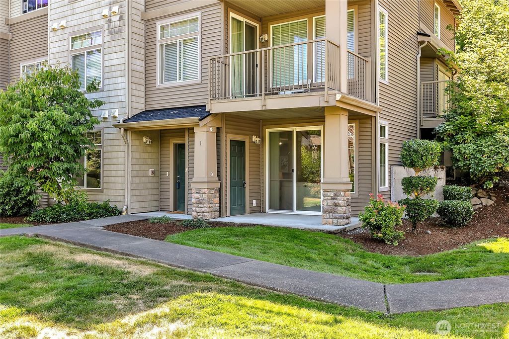 Photo of 15325 SE 155th Place #L-1, Renton, WA 98058 (MLS # 2409268)