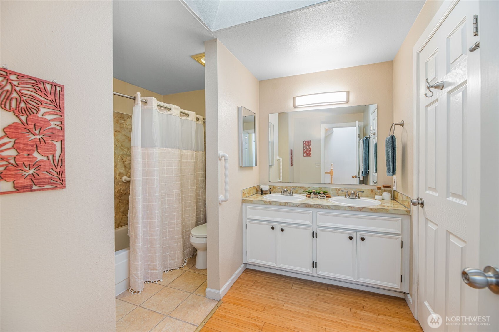 Kent, Washington 98030, United States, 2 Bedrooms Bedrooms, ,2 BathroomsBathrooms,Residential,Active,217027