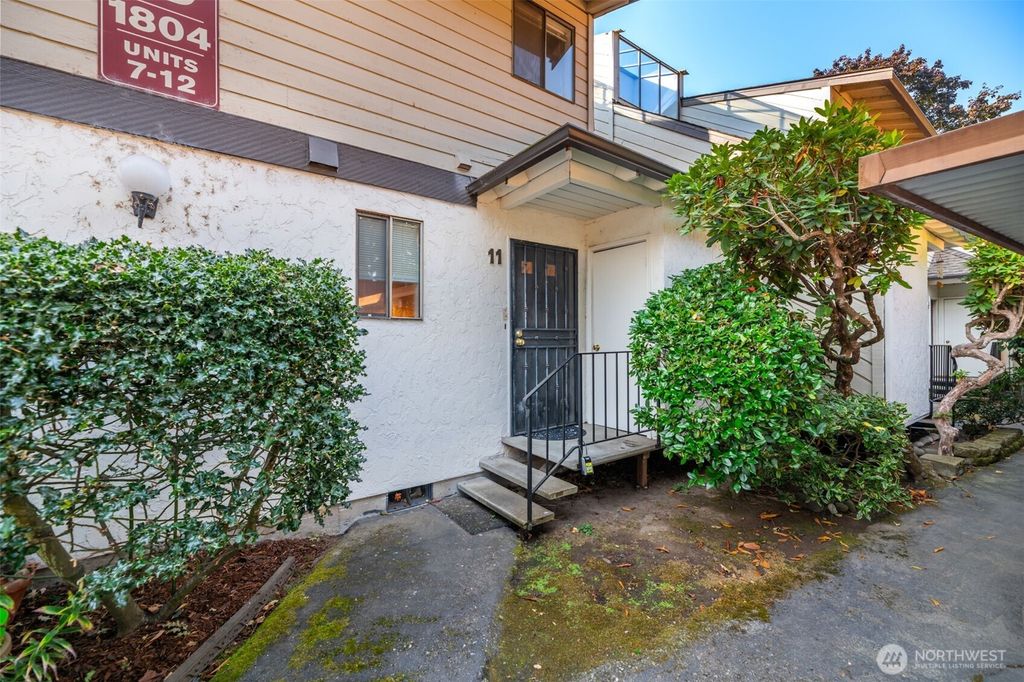 Photo of 1804 Maple Lane Ln S #B11, Kent, WA 98030 (MLS # 2435306)