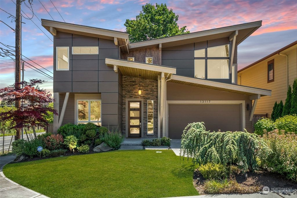 Photo of 13117 NE 101st Place, Kirkland, WA 98033 (MLS # 2249803)