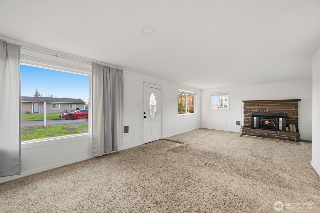 Photo of 4827 Diamond Boulevard SW, Lakewood, WA 98499 (MLS # 2467649)