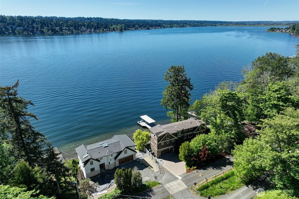 Photo of 2301 E Lake Sammamish Parkway NE, Sammamish, WA 98074 (MLS # 2459077)