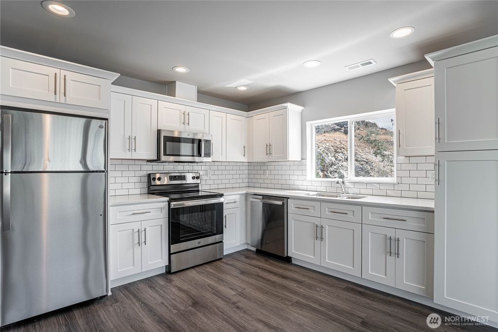 Photo of 51 Phoebe Lane #B4, Manson, WA 98831 (MLS # 2525753)