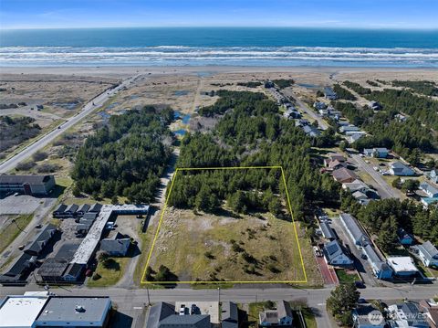 Photo of 301 Ocean Beach Boulevard N, Long Beach, WA 98631 (MLS # 2397212)