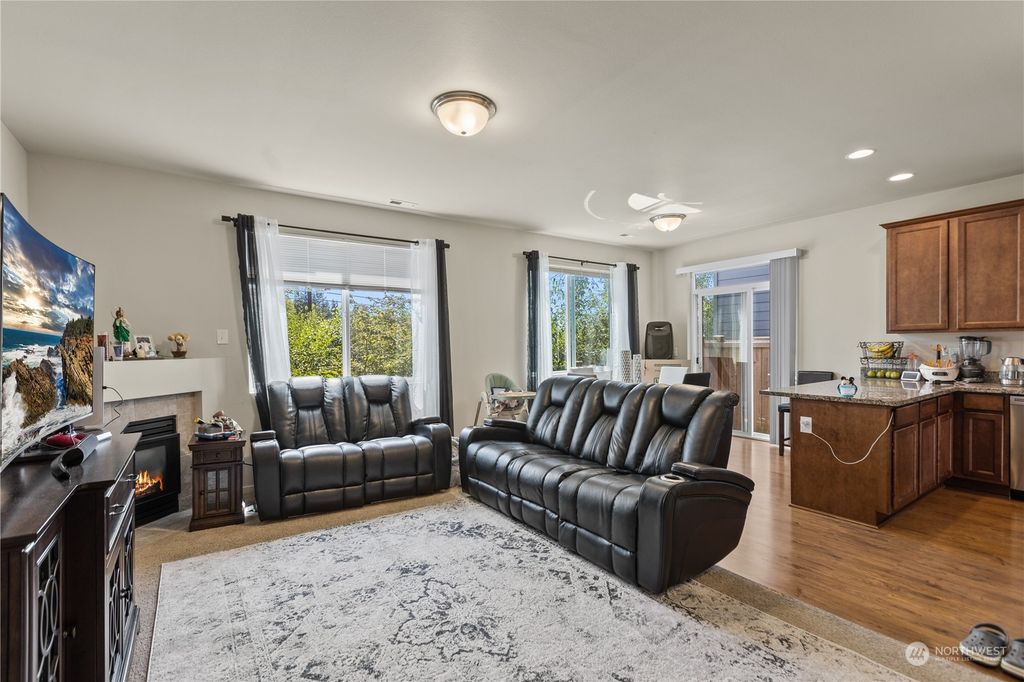 Photo of 2202 SW 147th Place, Lynnwood, WA 98087 (MLS # 2145647)