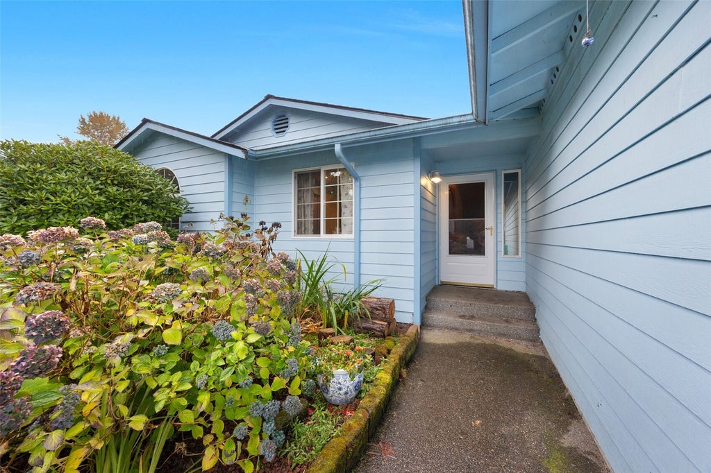 Photo of 202 Tompkins Pl PL, Granite Falls, WA 98252 (MLS # 2598924)