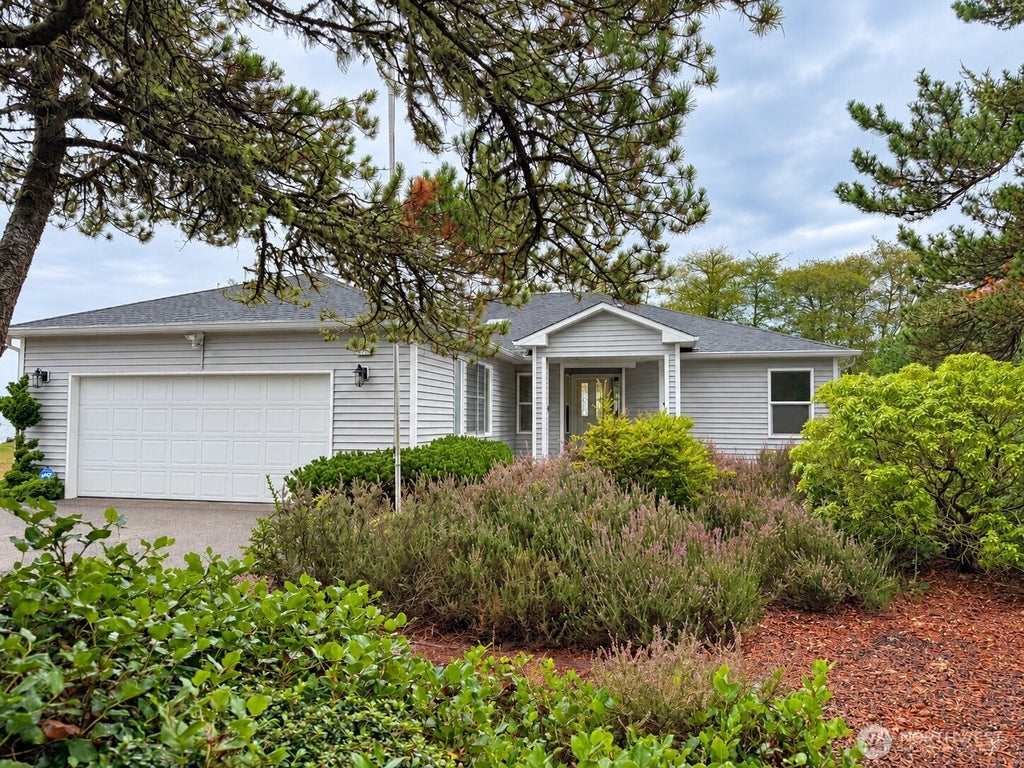 Photo of 674 Chinook Avenue SE, Ocean Shores, WA 98569 (MLS # 2586266)