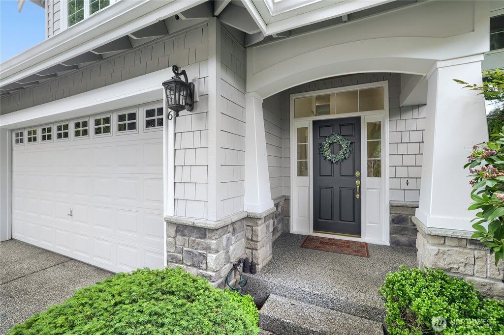 Photo of 916 275th Place SE, Sammamish, WA 98075 (MLS # 2586268)