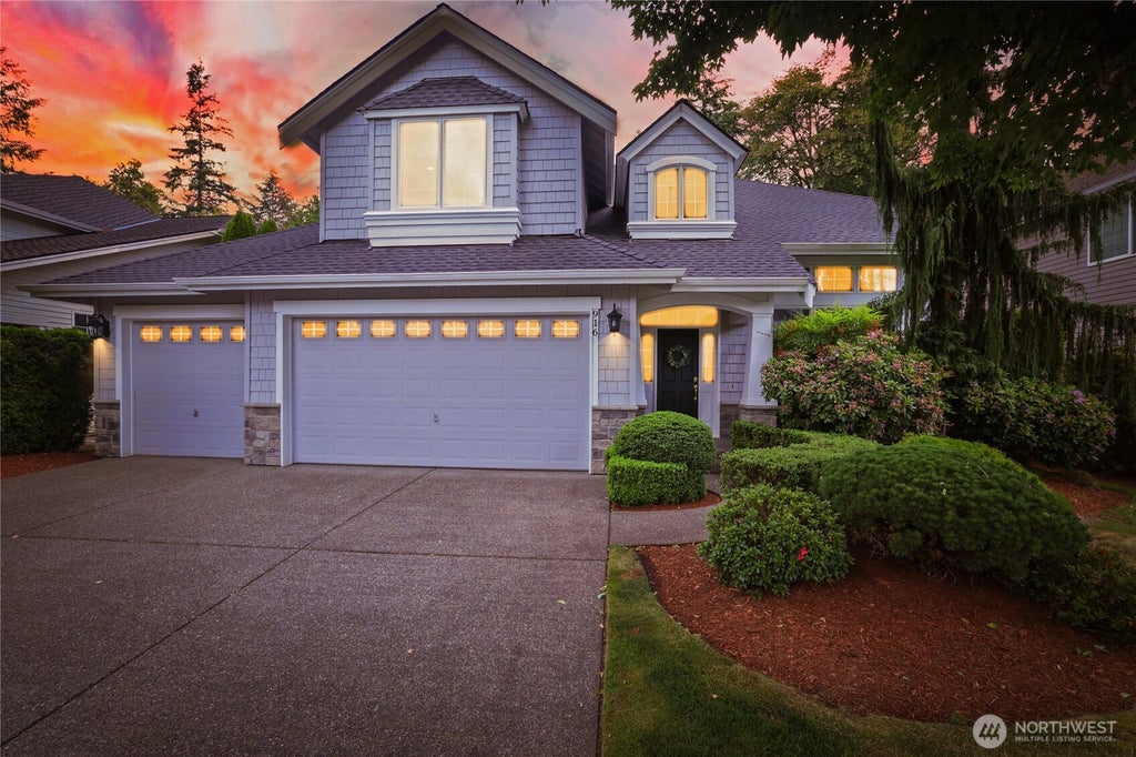 Photo of 916 275th Place SE, Sammamish, WA 98075 (MLS # 2586268)